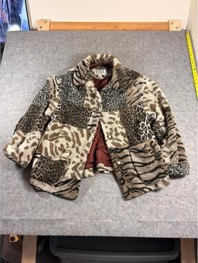 Vintage 90s IZZI Outerwear Women’s Sherpa Fleece Patchwork Button Jacket Size M